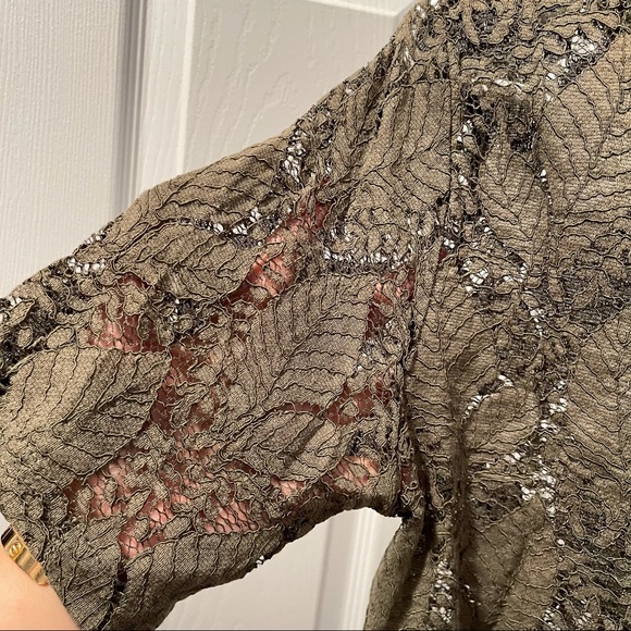 Hollow short sleeve top - Picture 5 of 5